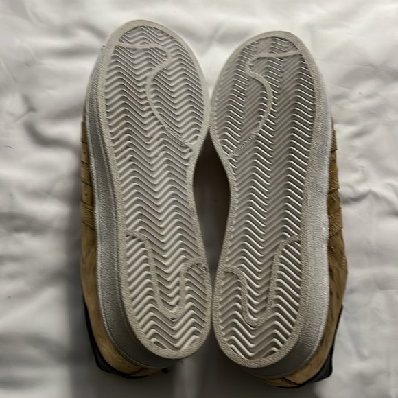 Women’s Adidas superstars - Picture 3 of 3